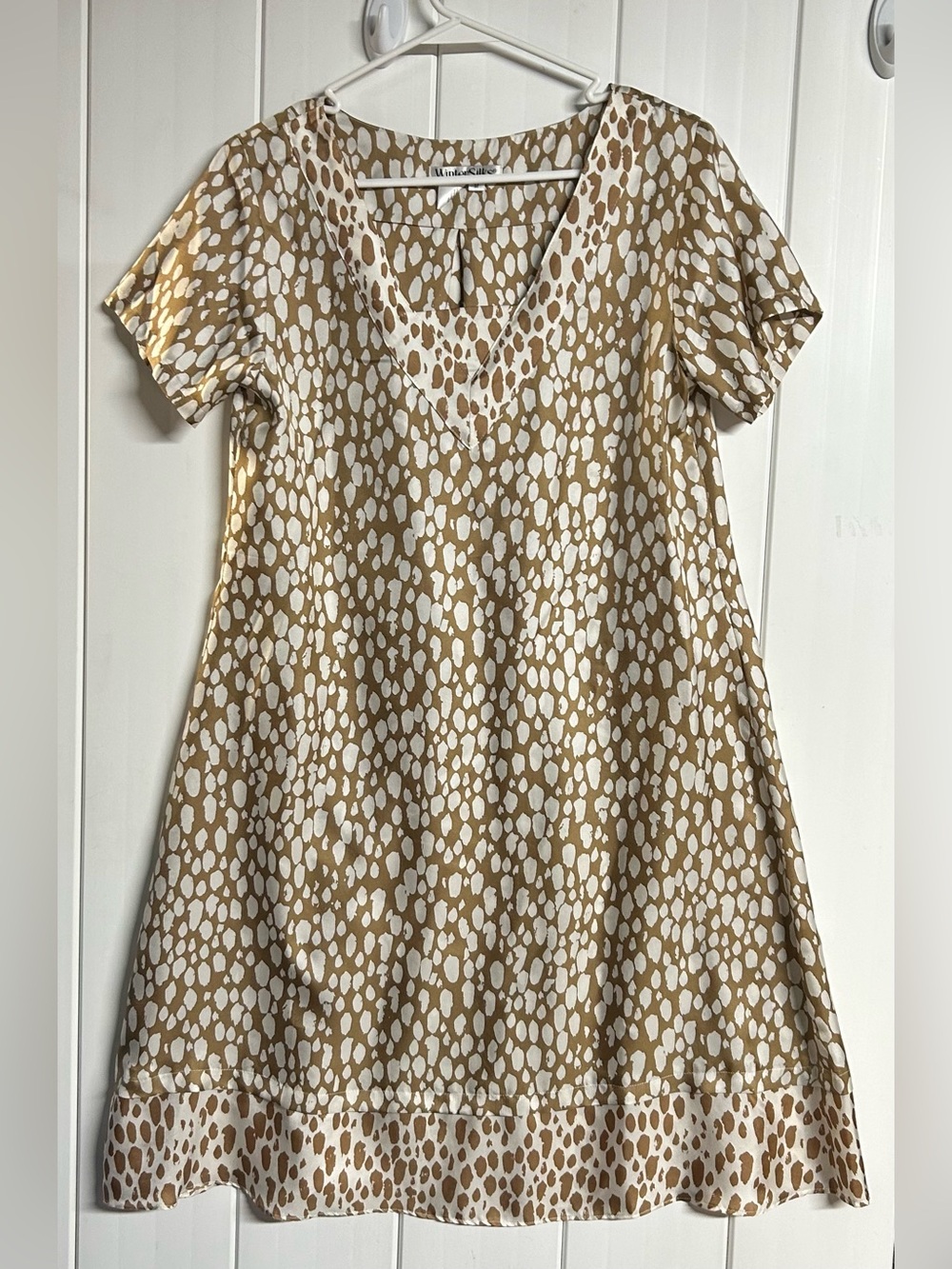 WinterSilks Tan and White V-Neck Short Sleeve Women’s Dress